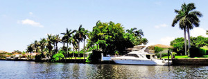 Canal e casa com barco - Intracoastal Waterways