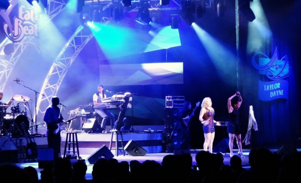 Taylor Dayne no Eat to the Beat Concert, no Epcot em 2010