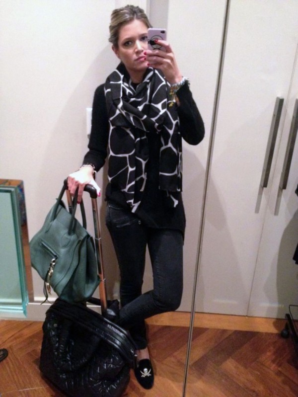 A bela Helena Bordon, do blog http://www.helenabordon.com/, usando uma pashmina