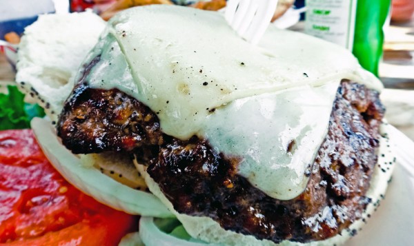 O suculento hambúrguer do Le Tub