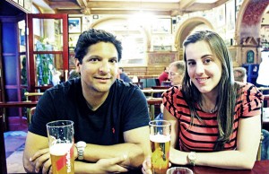 Nossos amigos e anfitriões (Tuti e Gabriela) no Restaurante Perkeo, em Heidelberg