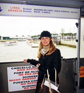 No ponto do Alilaguna, em Veneza, esperando o barco