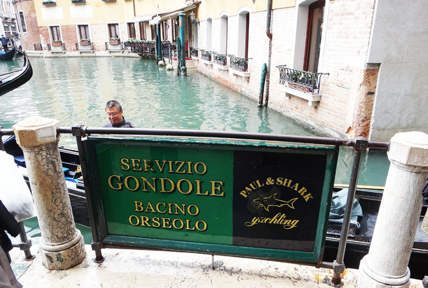 Placa do serviço de gôndolas em Veneza