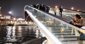 A moderna Ponte della Costituzione, em Veneza