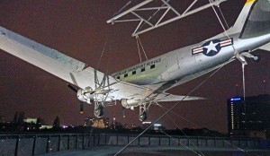 Avião em área externa do Museu Alemão Tecnológico de Berlim
