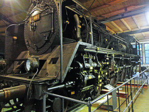 Locomotiva no interior do Museu Alemão Tecnológico de Berlim