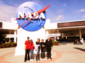 A família reunida em visita à NASA no Cabo Canaveral
