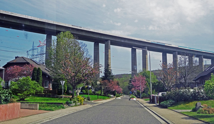 Eu também adoro a Autobahn e as outras autoestradas européias, mas há algo de especial em sair delas e pegar as estradas alternativas, que cortam os pequenos vilarejos