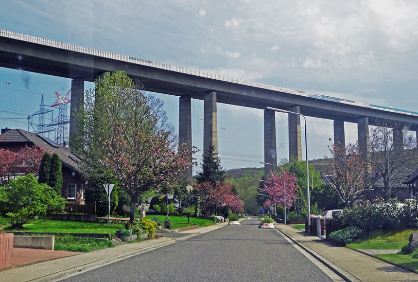 Eu também adoro a Autobahn e as outras autoestradas européias, mas há algo de especial em sair delas e pegar as estradas alternativas, que cortam os pequenos vilarejos