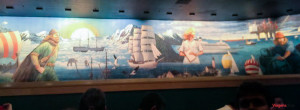 O mural no interior da atração Maelstrom já estava mostrando os sinais da idade