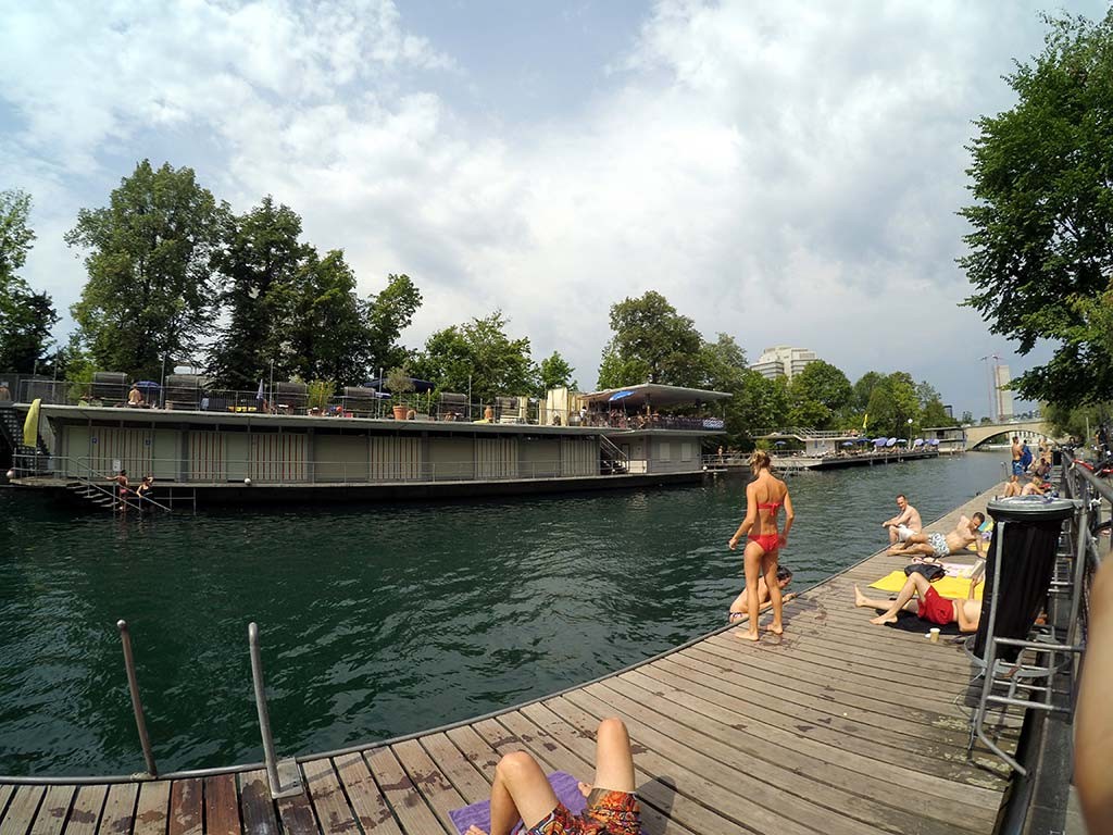 Letten, a "praia" de Zurich.