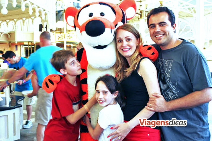 Nós com o Tigrão no restaurante The Crystal Palace