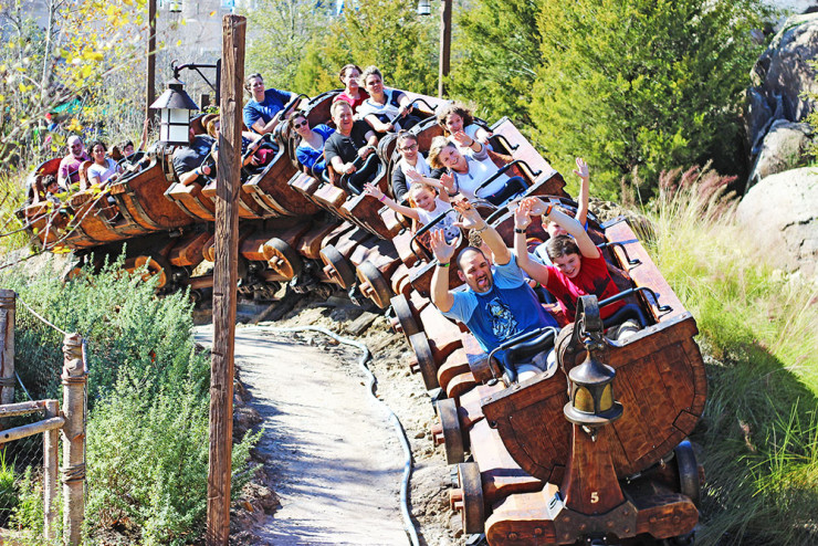 Seven Dwarfs Mine Train, o Trem da Mina dos Sete Anões, no parque Disney's Magic Kingdom