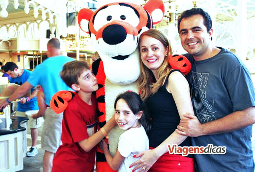 Nós com o Tigrão no restaurante The Crystal Palace